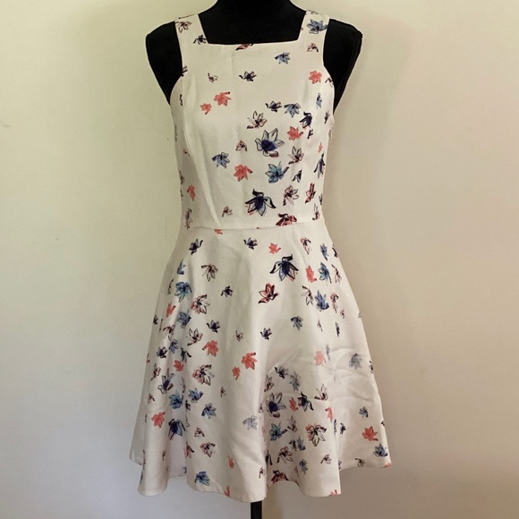Club Monaco Dresses & Skirts - Club Monaco Summer Floral Dress